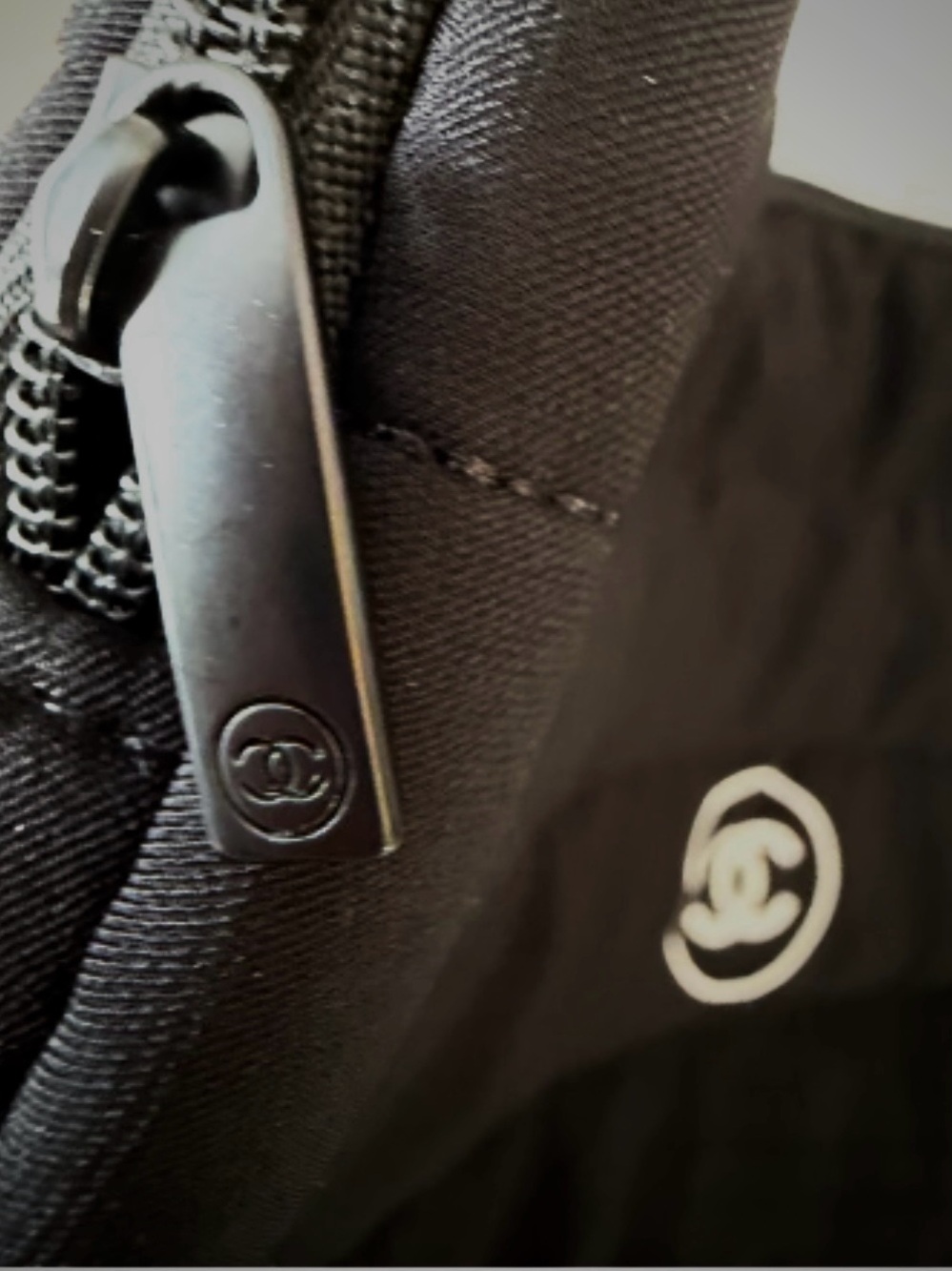 CHANEL Zippered Laptop Case in Black NWT GWP - Picture 8 of 15